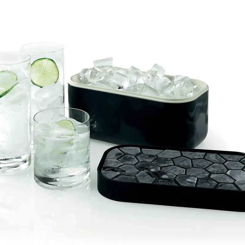 Eiswürfelbox mit Eiswürfelform im Deckel