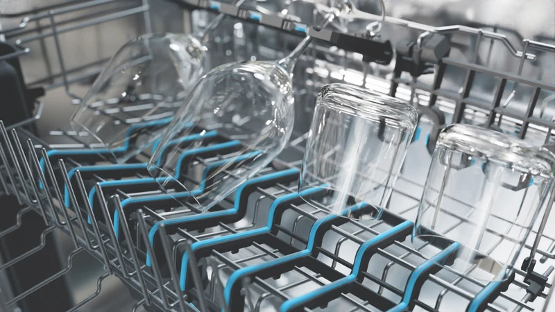 Haier 600 Series Freestanding Dishwasher, Steam, Dual Power Spray Arm, Satina