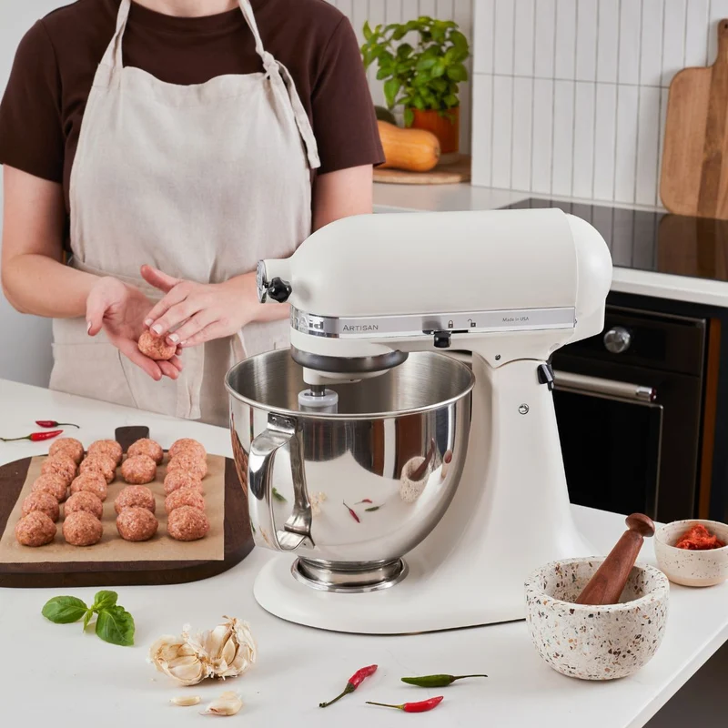 KitchenAid 4,8 L 5KSM175 Artisan Küchenmaschine Pastrylover mit Kunststofffleischwolf+Spritzgebäckvorsatz und Patisserie Buch