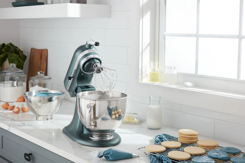 KitchenAid 4,8 L 5KSM175 Artisan Küchenmaschine Breadlover mit Messerschmidt Getreidemühlenvorsatz + Brotbackschüssel